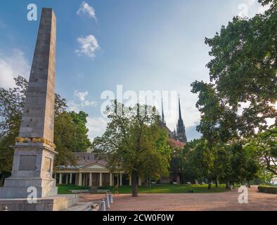 Brno (Brünn): Denis Gardens (Denisovy sady), colonnade, 1818 obelisk to commemorate the end of the Napoleonic Wars, Cathedral of St. Peter and Paul in Stock Photo