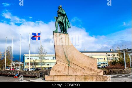 Statue of explorer Leif Erikson in front of Hallgrimskirkja (church of Hallgrimur). Reykjavik, Iceland Stock Photo