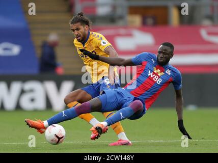 Everton's Dominic Calvert-Lewin (left) and Crystal Palace's Cheikhou Kouyate battle for the ball during the Premier League match at Selhurst Park, London. Stock Photo