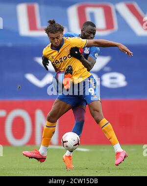 Everton's Dominic Calvert-Lewin (left) and Crystal Palace's Cheikhou Kouyate battle for the ball during the Premier League match at Selhurst Park, London. Stock Photo