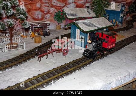 Miniature figures store for train sets