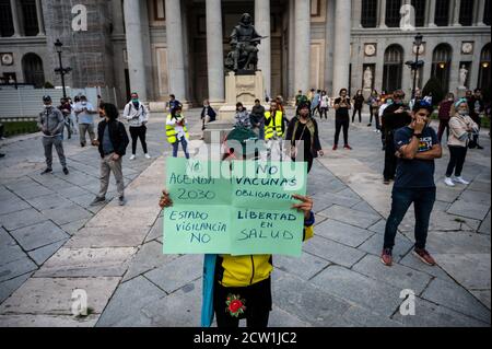 Madrid, Spain. 26th Sep, 2020. People stand in Museo del Prado during a protest of coronavirus sceptics protesting against the use of face masks, vaccines and 5G. Credit: Marcos del Mazo/Alamy Live News Stock Photo