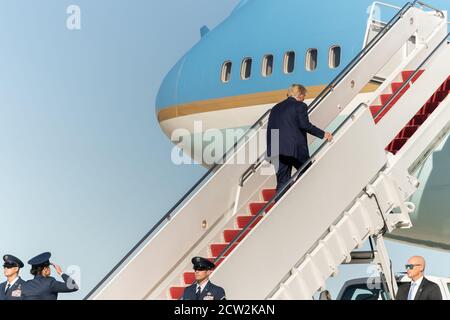 Washington, United States Of America. 21st Sep, 2020. President Donald J. Trump boards Air Force One at Joint Base Andrews, Md. Monday, Sept. 21, 2020, en route to Dayton, Ohio People: President Donald Trump Credit: Storms Media Group/Alamy Live News Stock Photo