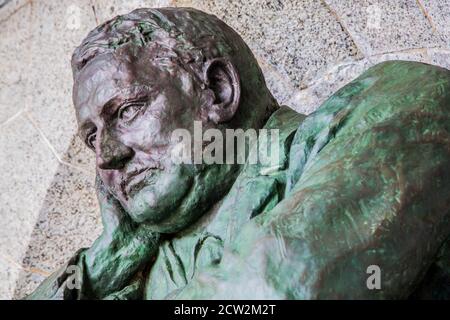 Cape Town, South Africa. 26th Sep, 2020. A view of a replaced head bust of Cecil John Rhodes, a controversial figure in the history of South Africa. The statue of 19th-century colonialist Cecil John Rhodes at Rhodes Memorial had been beheaded. Credit: SOPA Images Limited/Alamy Live News Stock Photo