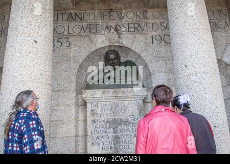 Cape Town, South Africa. 26th Sep, 2020. People are seen looking at a recently replaced head bust of Cecil John Rhodes, a controversial figure in the history of South Africa. The statue of 19th-century colonialist Cecil John Rhodes at Rhodes Memorial had been beheaded. Credit: SOPA Images Limited/Alamy Live News Stock Photo