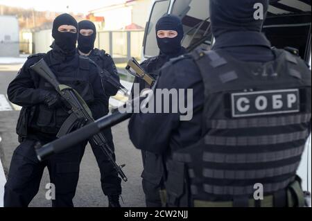 Tambov, Russia. 23rd Nov, 2018. Soldiers of the special unit of Regardie SOBR stand near the official car in the city of Tambov. Credit: Lev Vlasov/SOPA Images/ZUMA Wire/Alamy Live News Stock Photo