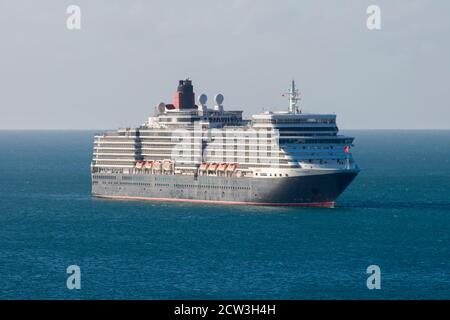 Weymouth, Dorset, UK.  27th September 2020.  The empty Cunard cruise ship Queen Elizabeth at anchor on a sunny morning in Weymouth Bay off the coast of Weymouth in Dorset during the cruising shutdown because of Covid-19. Picture Credit: Graham Hunt/Alamy Live News Stock Photo
