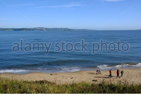 South Queensferry, Scotland, UK. 27th Sep 2020. Fine weather brings out the visitors to the South Queensferry coastline. Walking on the beach with a view to the Forth estuary and Fife beyond. Credit: Craig Brown/Alamy Live News Stock Photo