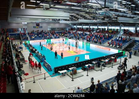 Dresden, Germany. 27th Sep, 2020. Volleyball, women: Supercup, Dresdner SC - SSC Palmberg Schwerin: The players of both teams are on the field. Credit: Sebastian Kahnert/dpa-Zentralbild/dpa/Alamy Live News Stock Photo