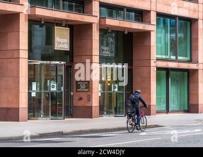 Hogan Lovells Law Firm London offices at Atlantic House, Holborn Viaduct London. A US-British law firm co-headquartered in London and Washington DC. Stock Photo