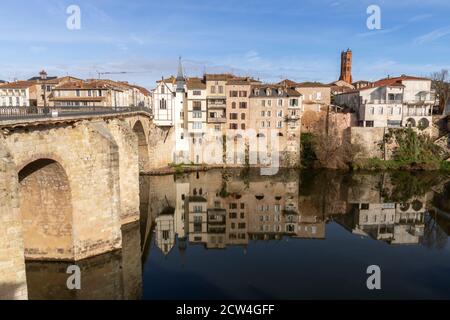 Bridge over the river Lot in Villeneuve sur Lot, France Stock Photo