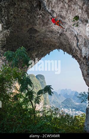 Man climbing on Moon Hill in Yangshuo, a climbing Mekka in China Stock Photo