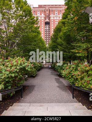 A walkway and steps in the Mellon Garden in downtown Pittsburgh with the Omni William Penn Hotel in front of it, Pittsburgh, Pennsylvania USA Stock Photo