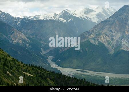 A view on the Sheep Creek Trail of a river running through the valley in Kluane National Park, Yukon, Canada Stock Photo