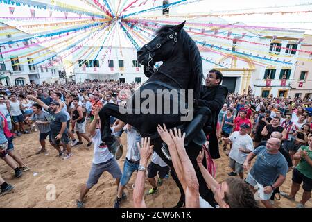 Jaleo, danza tradicional con caballos, originaria del siglo  XIV, fiestas de Sant Bartomeu, Ferreries, Menorca, balearic islands, Spain Stock Photo