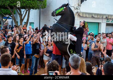 Jaleo, danza tradicional con caballos, originaria del siglo  XIV, fiestas de Sant Lluís, Menorca, balearic islands, Spain Stock Photo