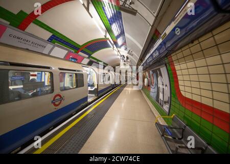 London, UK. 28 September 2020. Commuters travel into London during 'morning rush-hour', where the rush is still non-existent due to Covid-19 scare. A quiet Piccadilly Circus station platform at height of the rush. Credit: Malcolm Park/Alamy Live News. Stock Photo