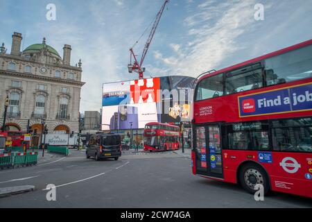 London, UK. 28 September 2020. Commuters travel into London during 'morning rush-hour', where the rush is still non-existent due to Covid-19 scare. Piccadilly Circus, normally jammed with traffic, remains quiet at morning rush. Credit: Malcolm Park/Alamy Live News. Stock Photo