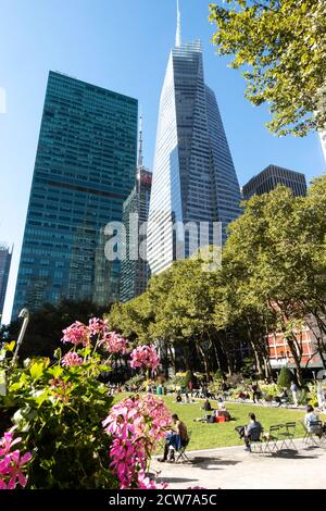 The Bank of America Building Headquarters towers over Bryant Park, New York City, USA Stock Photo