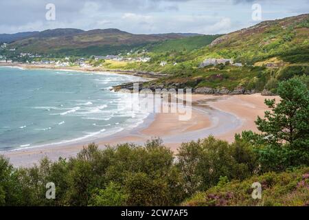 View of Gairloch Beach (Gaineamh Mhòr) looking north with coastal town of Gairloch in distance - Gairloch, Wester Ross, Highland Region, Scotland, UK Stock Photo