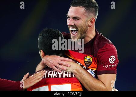 Jordan Veretout of Roma celebrates with his teammates after scoring 2-1 goal during the Italian championship Serie A football match between AS Roma an Stock Photo