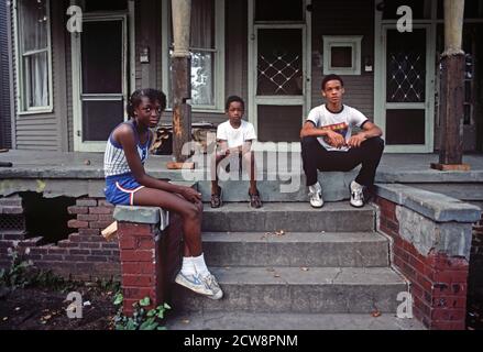 AFRICAN AMERICAN YOUTHS, DOWNTOWN SAVANNAH, GEORGIA, USA, 1980s Stock Photo