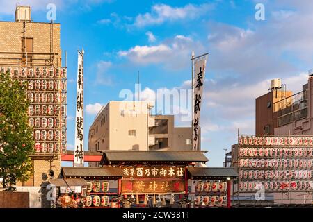 akihabara, japan - november 08 2019: Gate of the Shinto Ootori shrine decorated with Japanese paper lanterns celebrating the Tori-no-Ichi Fair where E Stock Photo