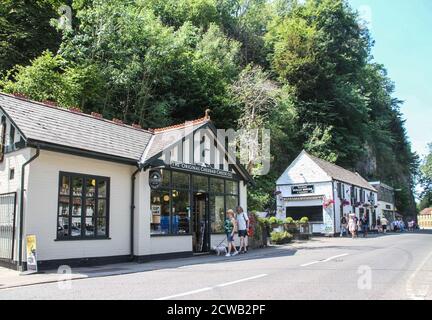 The Original Cheddar Cheese company shop, one of many selling Cheddar ...