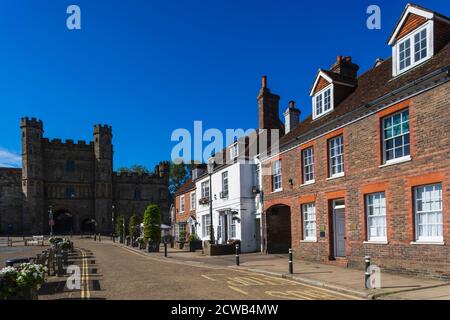 England, East Sussex, Battle, High Street Shops and Battle Abbey Gatehouse Stock Photo