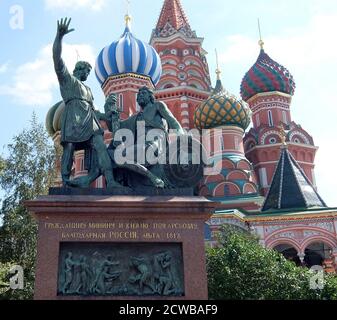 Monument to Minin and Pozharsky, a bronze statue on Red Square in Moscow, Russia, in front of Saint Basil's Cathedral. The statue commemorates Prince Dmitry Pozharsky and Kuzma Minin, who gathered an all-Russian volunteer army and expelled the forces of the Polish-Lithuanian Commonwealth under the command of King Sigismund III of Poland from Moscow, thus putting an end to the Time of Troubles in 1612. Stock Photo