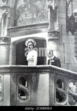 Black and white photograph of the Duke and Duchess of Windsor, former King Edward VIII (1894-1972) and Mrs Wallis Simpson (1896-1986) on the day of their wedding in Cande, France. Stock Photo