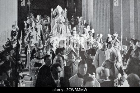 Black and white photograph of the coronation of Pope Pius XII (1876-1958; pope from 1939); the new pope is carried in on a litter in St. Peter's Basilica. Stock Photo