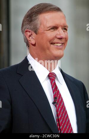 Charles Gibson Watches As Jessica Simpson Performs On Abc's 'Good Morning America' 2003 Summer Concert Series In Bryant Park In New York City On August 22, 2003. Credit: Henry McGee/MediaPunch Stock Photo