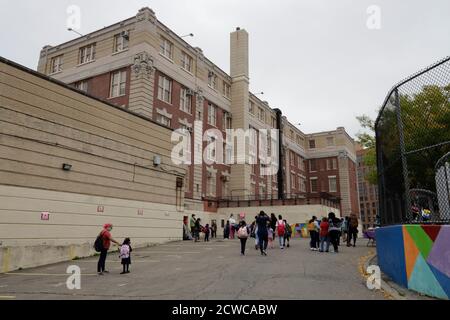 Manhattan, New York, USA. 29th Sep, 2020. Students arrive for first day of in-person classes during the COVID-19 pandemic at PS 6 in the Morris Park area of the Bronx. Bronx, NY September 29, 2020 Credit: Kevin C. Downs/ZUMA Wire/Alamy Live News Stock Photo