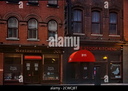 Syracuse, New York, USA. August 10, 2020. Exteriors of Kitty Hoynes and The Stoop Kitchen in the Armory Square neighborhood of downtown Syracuse, New Stock Photo