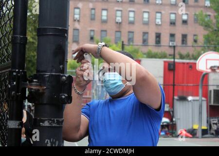 New York, New York, USA. 28th Sep, 2020. The bell rang at 294 Public School in the Bronx where children returned to school like 300,000 elementary students in New York City after six months of closure. A masked-face school assistant checks the temperature tester before using it for each child as the doors have just opened. Nevertheless, back to school could be questioned again as the Covid-19 reappeared in several boroughs. In addition, many parents and teachers are contesting the back-to-school program set up by the mayor Bill de Blasio, believing that the health measures are not safe eno Stock Photo