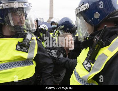 (200930) -- BEIJING, Sept. 30, 2020 (Xinhua) -- Police officers detain a protester during an anti-coronavirus restrictions protest in Trafalgar Square in London, Britain, on Sept. 26, 2020. (Photo by Ray Tang/Xinhua) Stock Photo