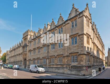 OXFORD CITY ENGLAND ORIEL SQUARE AND ORIEL COLLEGE Stock Photo