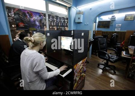 Internet Cafe In Istanbul Stock Photo Alamy