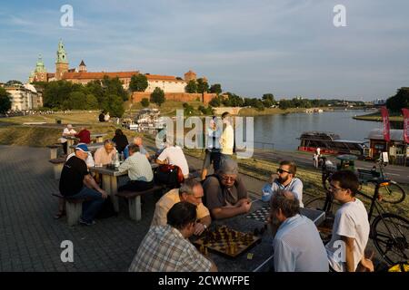 partida de ajedrez junto al rio Vistula, Cracovia, voivodato de Pequeña Polonia,Polonia,  eastern europe Stock Photo