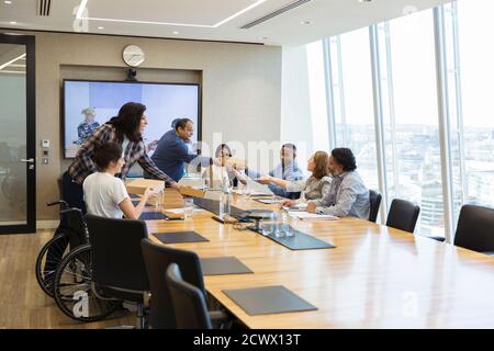 Business people bringing lunch to coworkers in conference room meeting Stock Photo