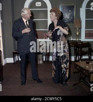 Prime Minister Harold Wilson & actress Noele Gordon on the Crossroads soap set in ATV studios Birmingham Sept 1978 Stock Photo