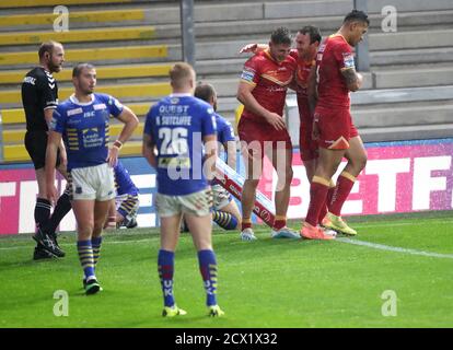 Catalans Dragons' Tom Davies (centre) celebrates his second try of the game with team-mates during the Betfred Super League match at the Emerald Headingley Stadium, Leeds. Stock Photo