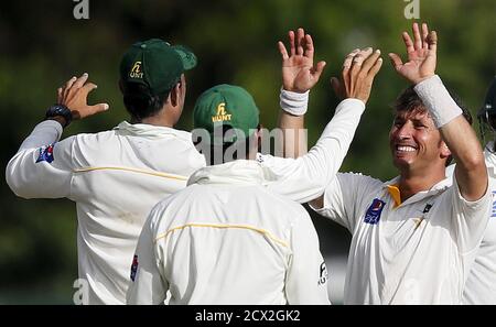 Pakistan's Yasir Shah (R) celebrates with his teammates after taking the wicket of Sri Lanka's Tharindu Kaushal (not pictured) during the second day of their second test cricket match against Pakistan in Colombo June 26, 2015.  REUTERS/Dinuka Liyanawatte