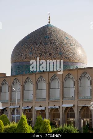 The Lotfollah Mosque and bazaar buildings in front. Imam Square. also known as Naqsh-e Jahan Square. Isfahan, Iran Stock Photo