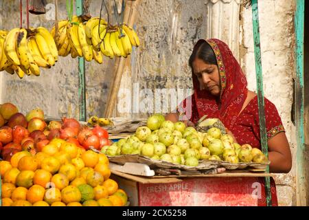 Fruit vendor in a sari. Jaisalmer, Rajasthan, India Stock Photo