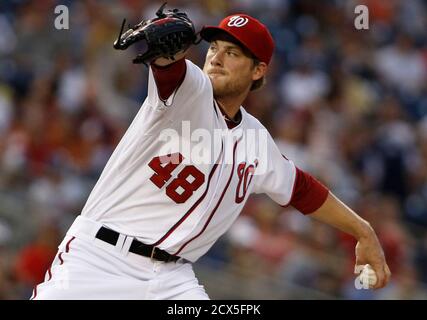 Washington Nationals pitcher Ross Detwiler throws in the first inning of their MLB game against the New York Mets in Washington, August 17, 2012.    REUTERS/Larry Downing  (UNITED STATES - Tags: SPORT BASEBALL)