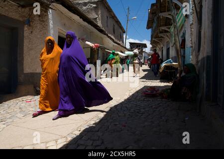 Harari muslim women in the street, Harar old town. Ethiopia Stock Photo