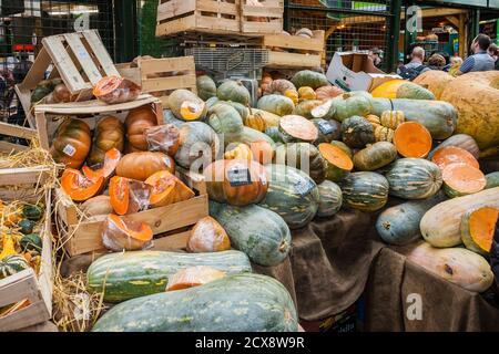 Squash, Marrows and Pumpkins for sale on a stall at Borough Market, London, England, GB, UK Stock Photo