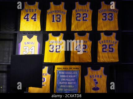 lakers retired jerseys